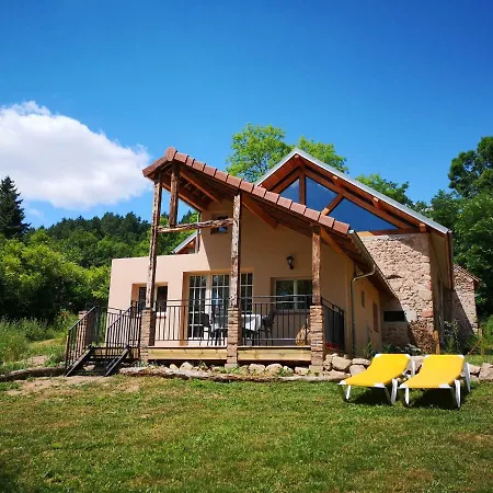 Semesterbostad Gite L'ane Qui Rit Le Breuil (Allier)