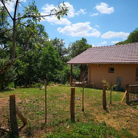 Holiday home Gite L'ane Qui Rit Le Breuil (Allier)